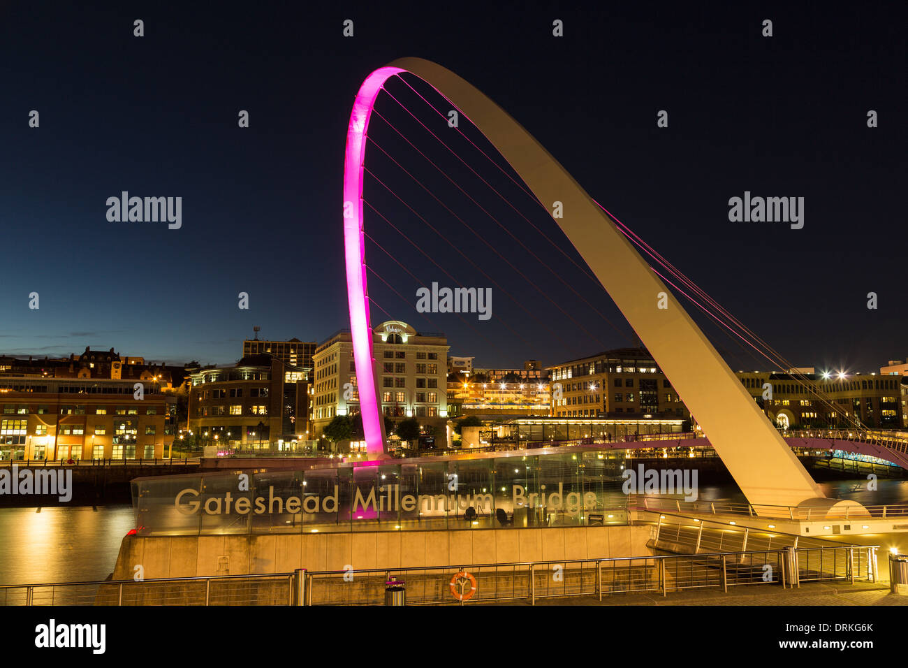 Gateshead Millennium Bridge, à Newcastle on Tyne, en Angleterre Banque D'Images