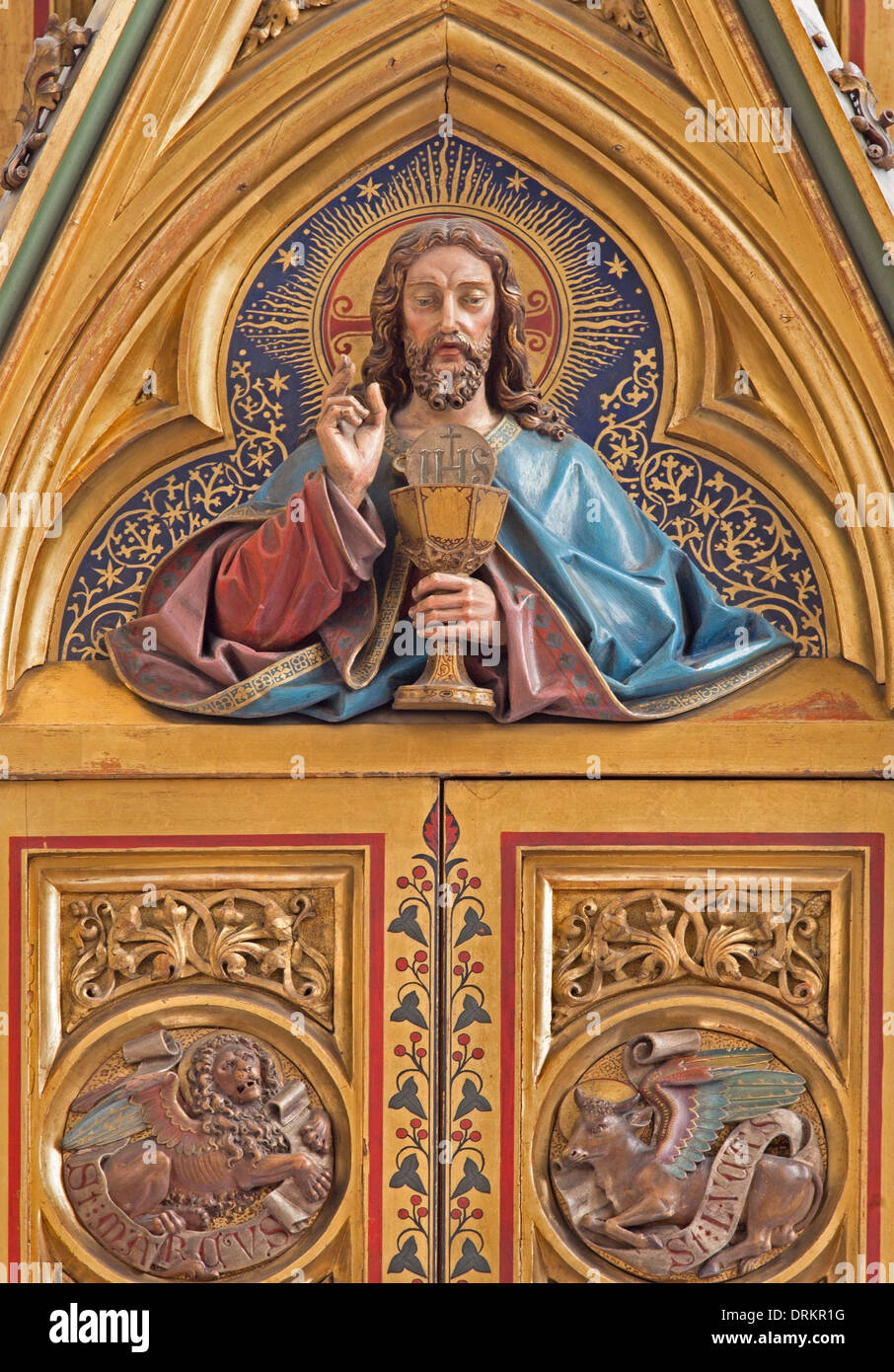 Bratislava - Jésus avec la coupe et les symboles des évangélistes en secours st. Martin cathédrale. Banque D'Images