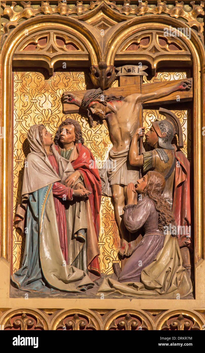 Bratislava - scène de la Crucifixion. En relief sculpté st. Martin cathédrale. Banque D'Images