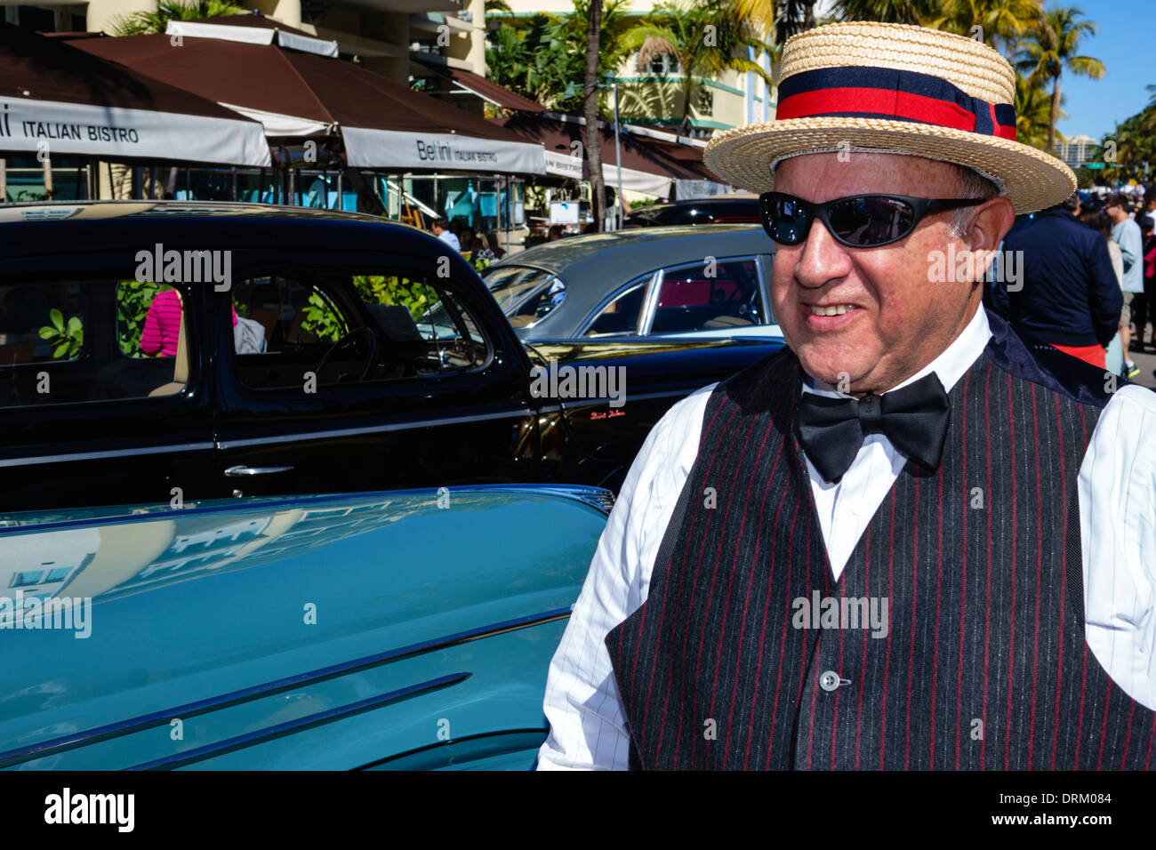 Miami Beach Florida, Ocean Drive, week-end art déco, festival, foire de rue, événement, antique voiture classique voitures exposition automobile, aînés vieux vieux citoyen âgé Banque D'Images