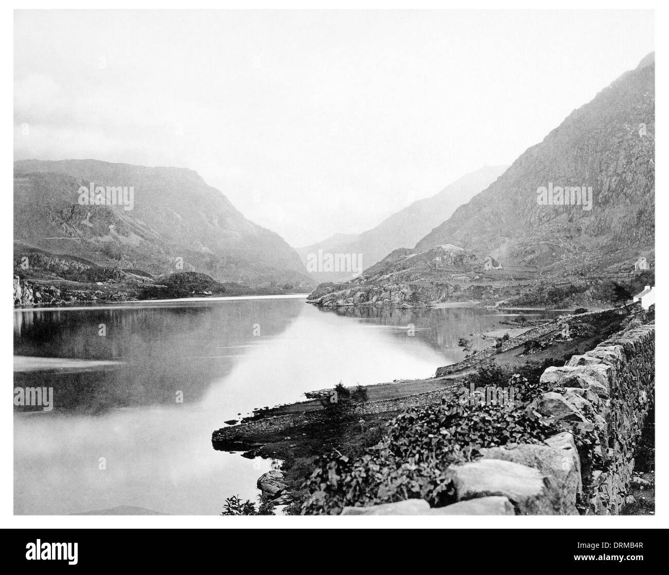 Llyns Peris, dans le lac Llanberis, Snowdonia au Pays de Galles photographié vers 1910 Banque D'Images
