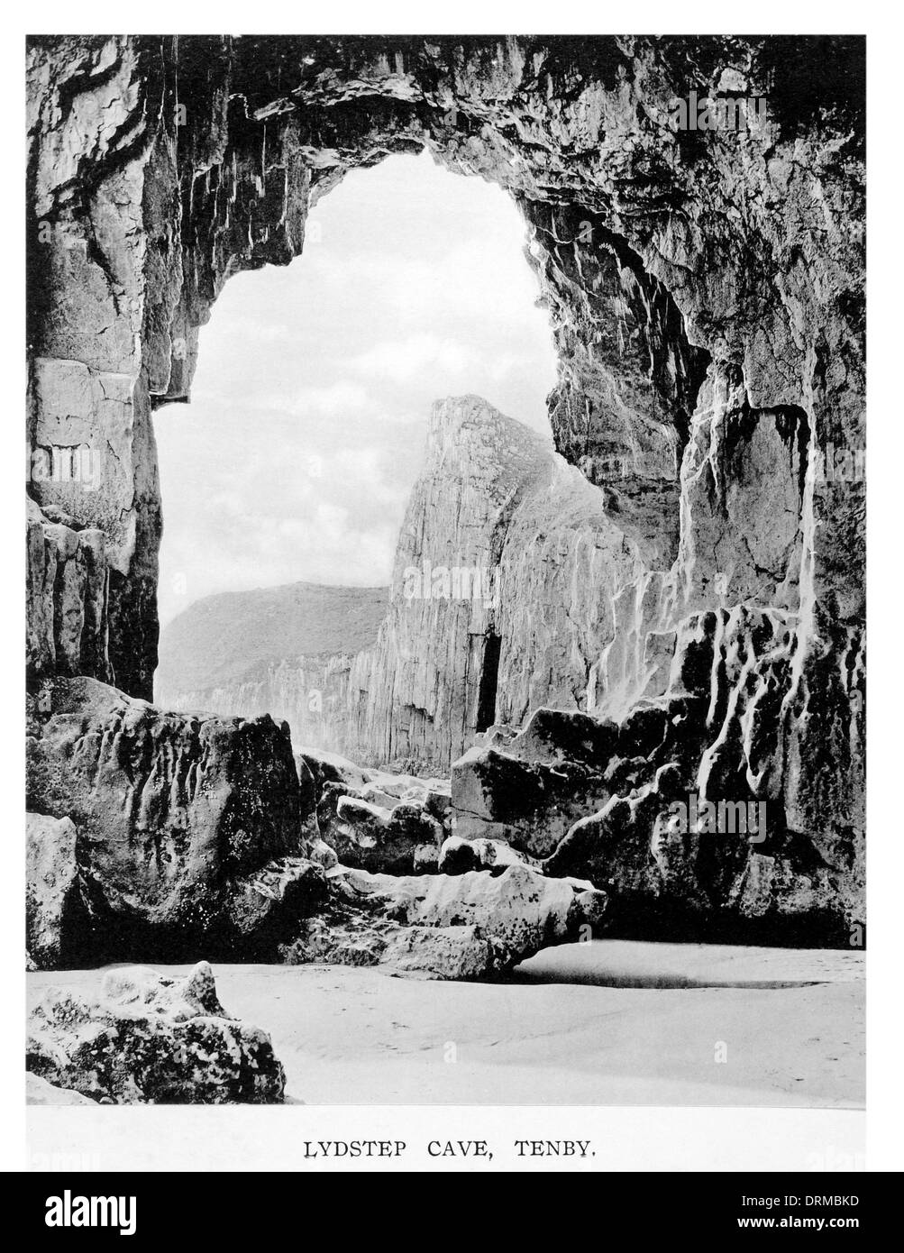 Lydstep grotte, près de Tenby, Pembrokeshire Wales photographié vers 1910 Banque D'Images