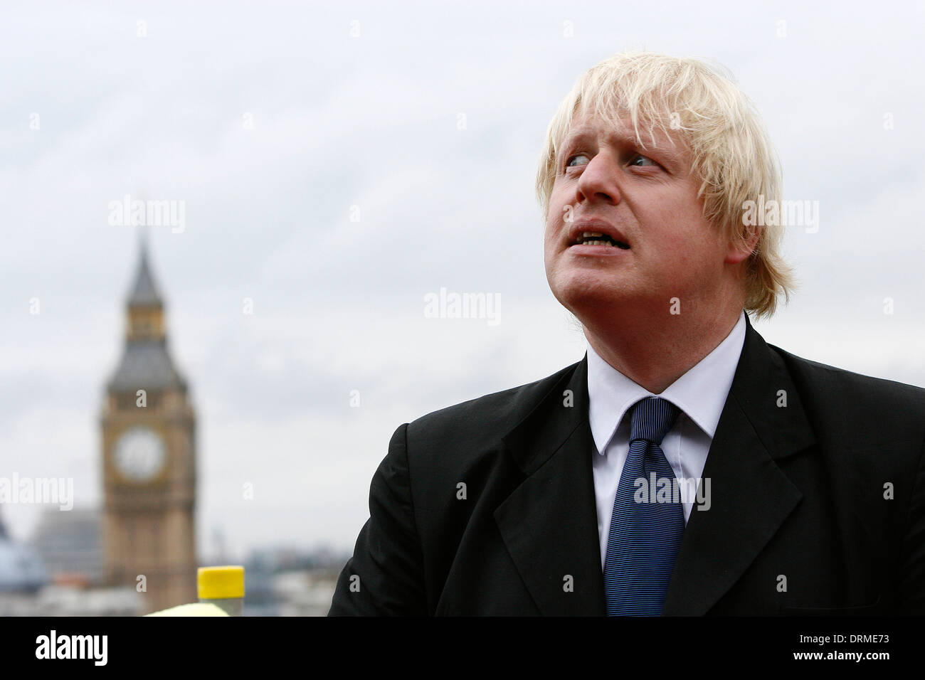 Maire de Londres, Boris Johnson, en face de Big Ben Londres Banque D'Images