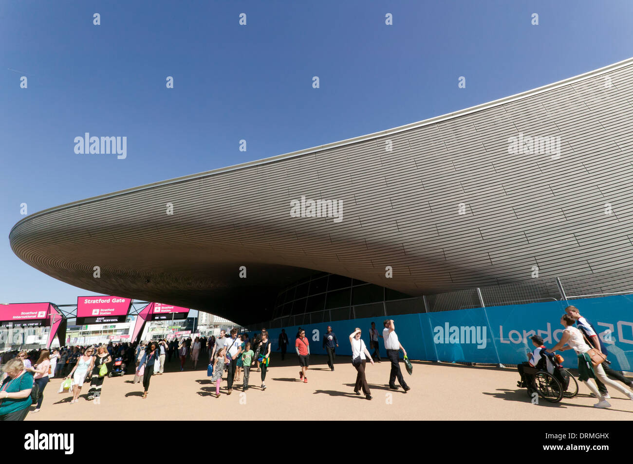Grand angle de vue du centre aquatique, du Parc olympique, Stratford. Banque D'Images