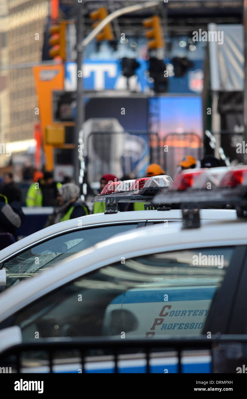 New York, NY, USA. 29 janvier, 2014. La sécurité est élevée au niveau du boulevard Superbowl commence à NEW YORK Crédit : Michael Glenn/Alamy Live News Banque D'Images