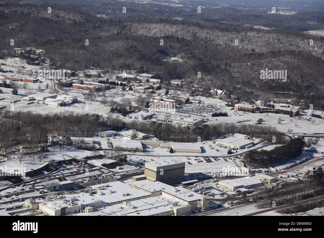 Collegedale, Tennessee, le 29 janvier, 2014. Vue aérienne de la neige qui couvre encore le campus de l'Université adventiste du Sud, un jour après une tempête de neige le 28 janvier ont recouvert une grande partie de la sud-est des États-Unis. Credit : TDP Photography/Alamy Live News Banque D'Images
