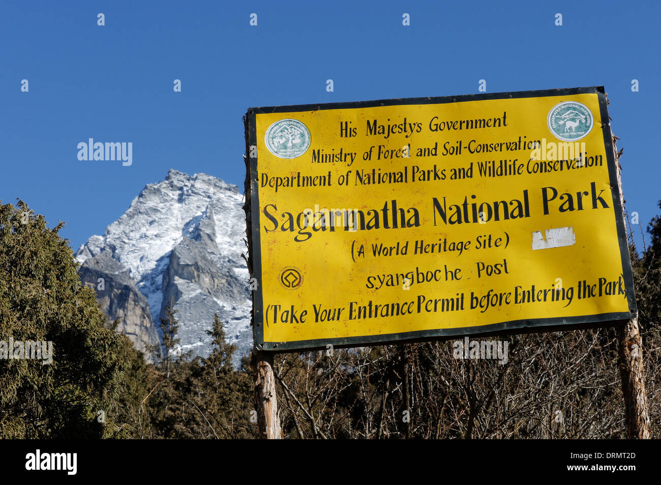 Le signe de l'entrée dans le Parc National de Sagamartha, Népal Banque D'Images Le signe de l'entrée dans le Parc National de Sagamartha, Népal Banque D'Images