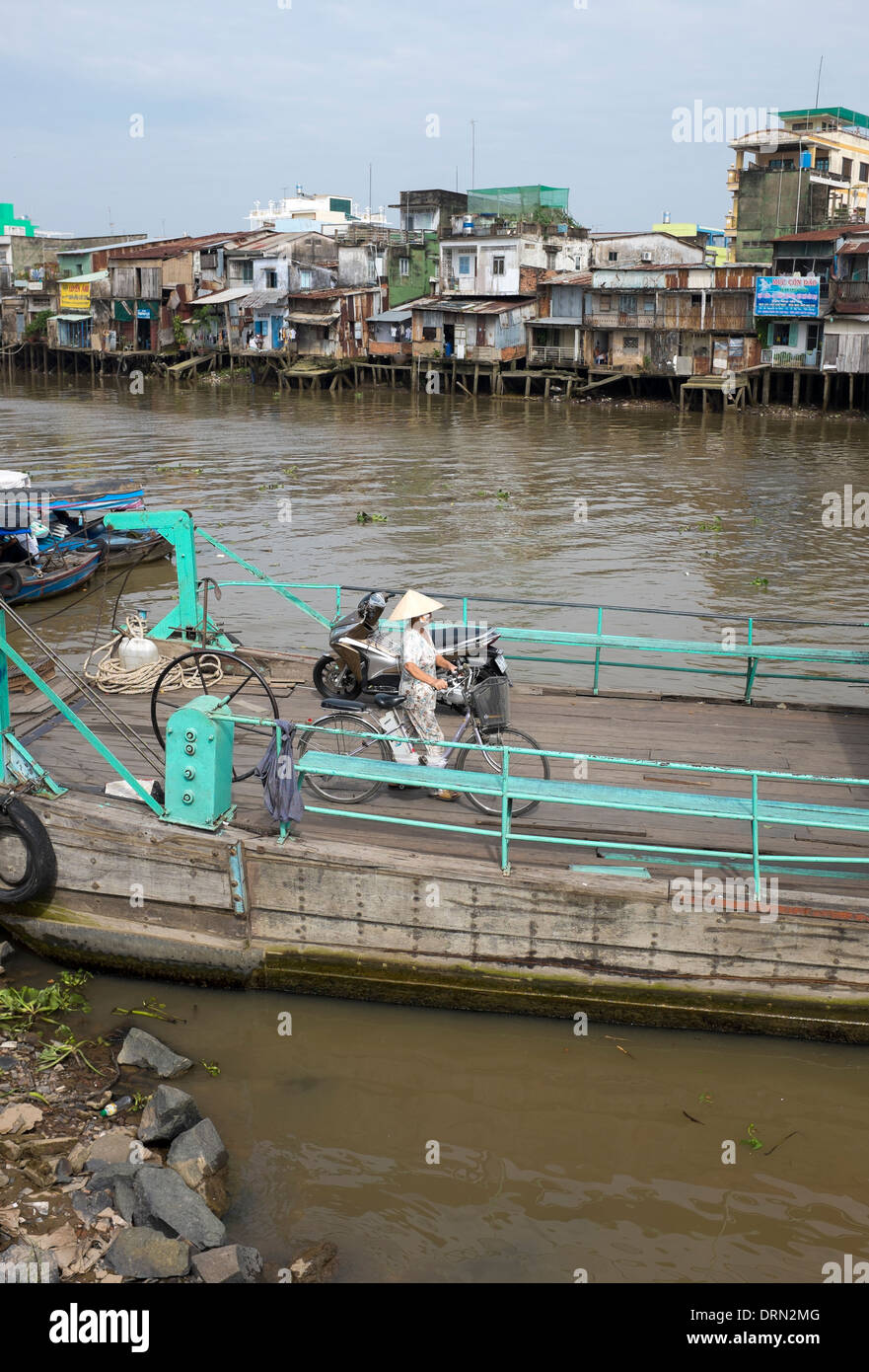Roulier à passagers et véhicules My Tho Vietnam Banque D'Images