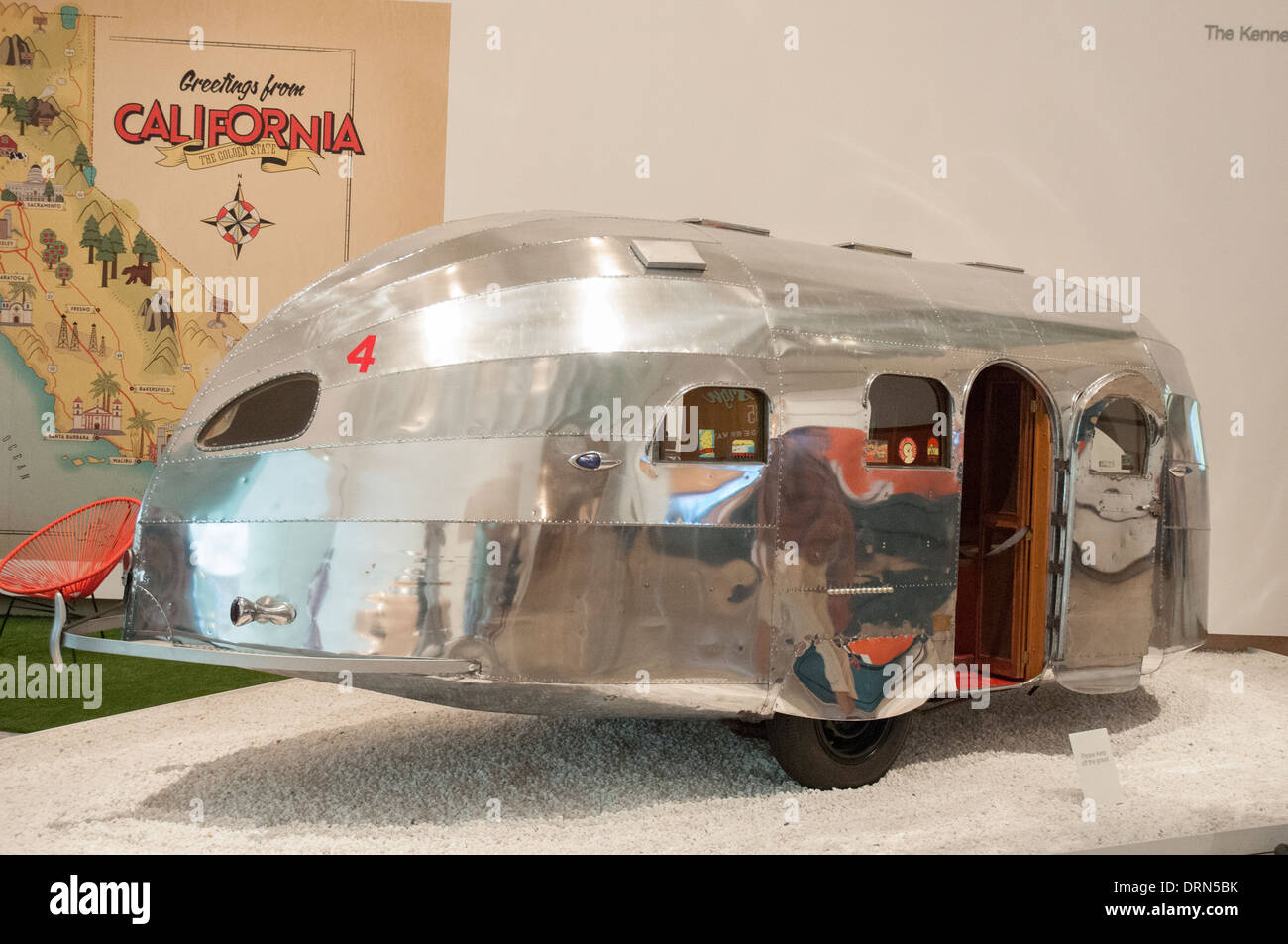 "Airstream Trailer' affichage à l' 'California 1930-1965 Exposition au Queensland Art Gallery, à Brisbane Banque D'Images