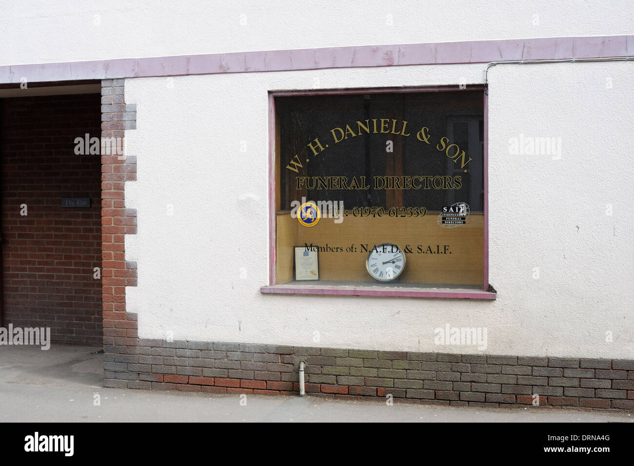 Locaux de petites entreprises indépendantes de pompes funèbres, Aberystwyth, Pays de Galles, Royaume-Uni Banque D'Images