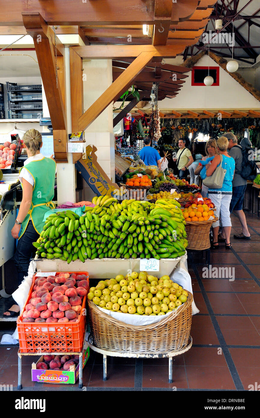 La piscine marché de fruits et légumes mercado dos Lavradores Funchal, Madère Portugal Banque D'Images
