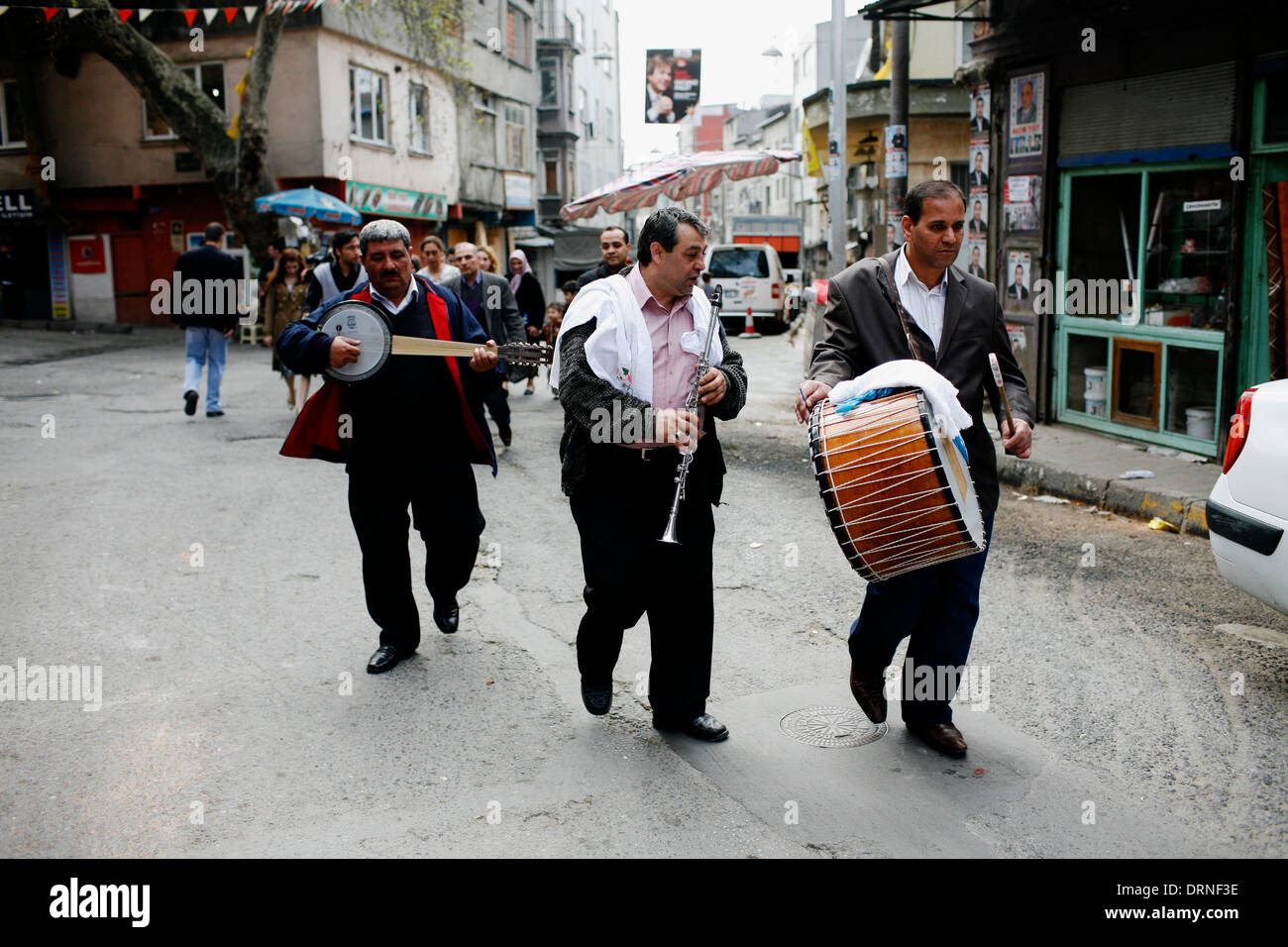 Musiciens traditionnels de Tarlabaşı rues Beyoğlu Istanbul Turquie Banque D'Images