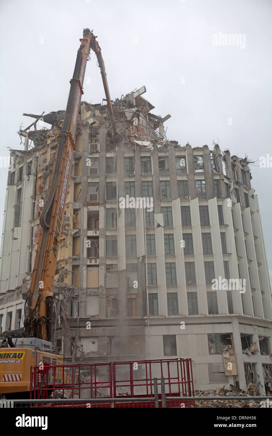 Abattre un bâtiment endommagées par le tremblement de terre à Christchurch Banque D'Images