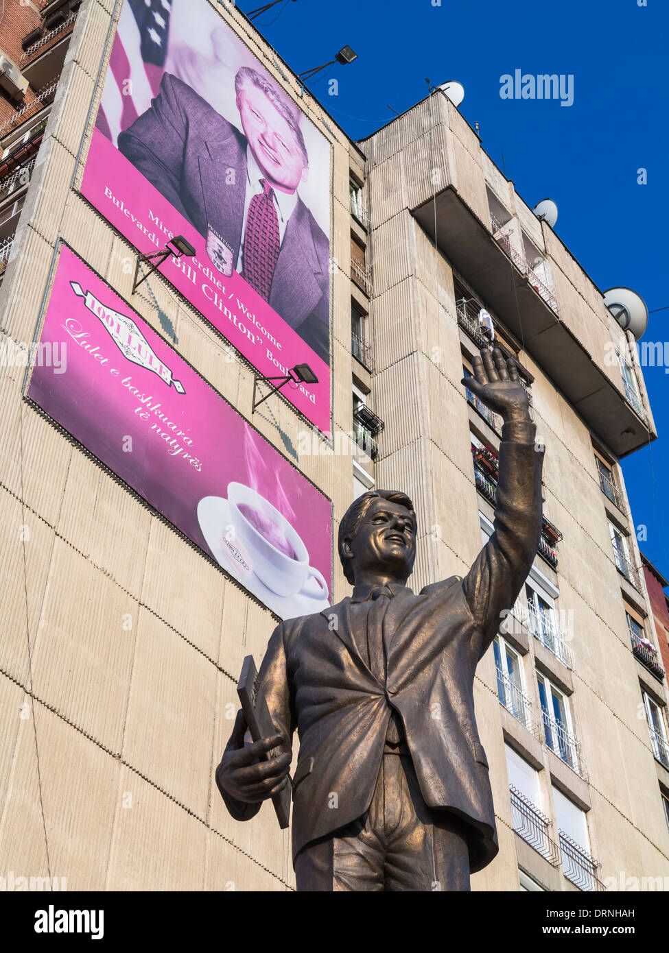 La statue de Bill Clinton et de l'affichage, Pristina, Kosovo, Europe - maintenant l'accord de 1999 pour les troupes américaines d'entrer au Kosovo Banque D'Images