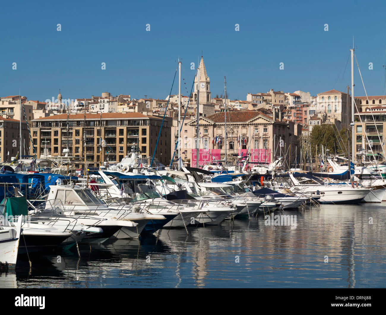 Bateaux dans le Vieux Port Harbour à Marseille, Provence-Alpes-Cote d'Azur, France, Europe Banque D'Images