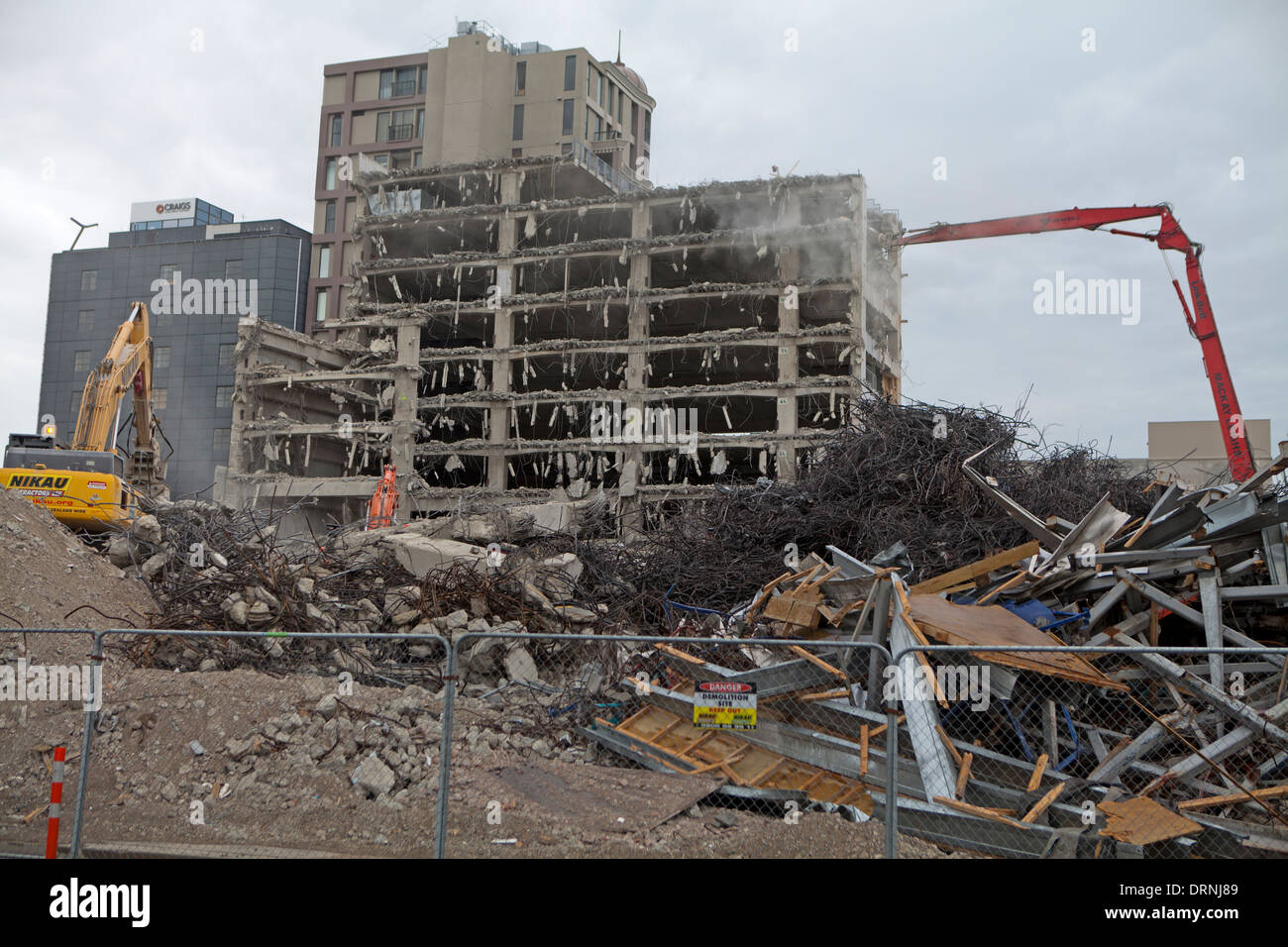 Abattre un bâtiment endommagées par le tremblement de terre à Christchurch Banque D'Images
