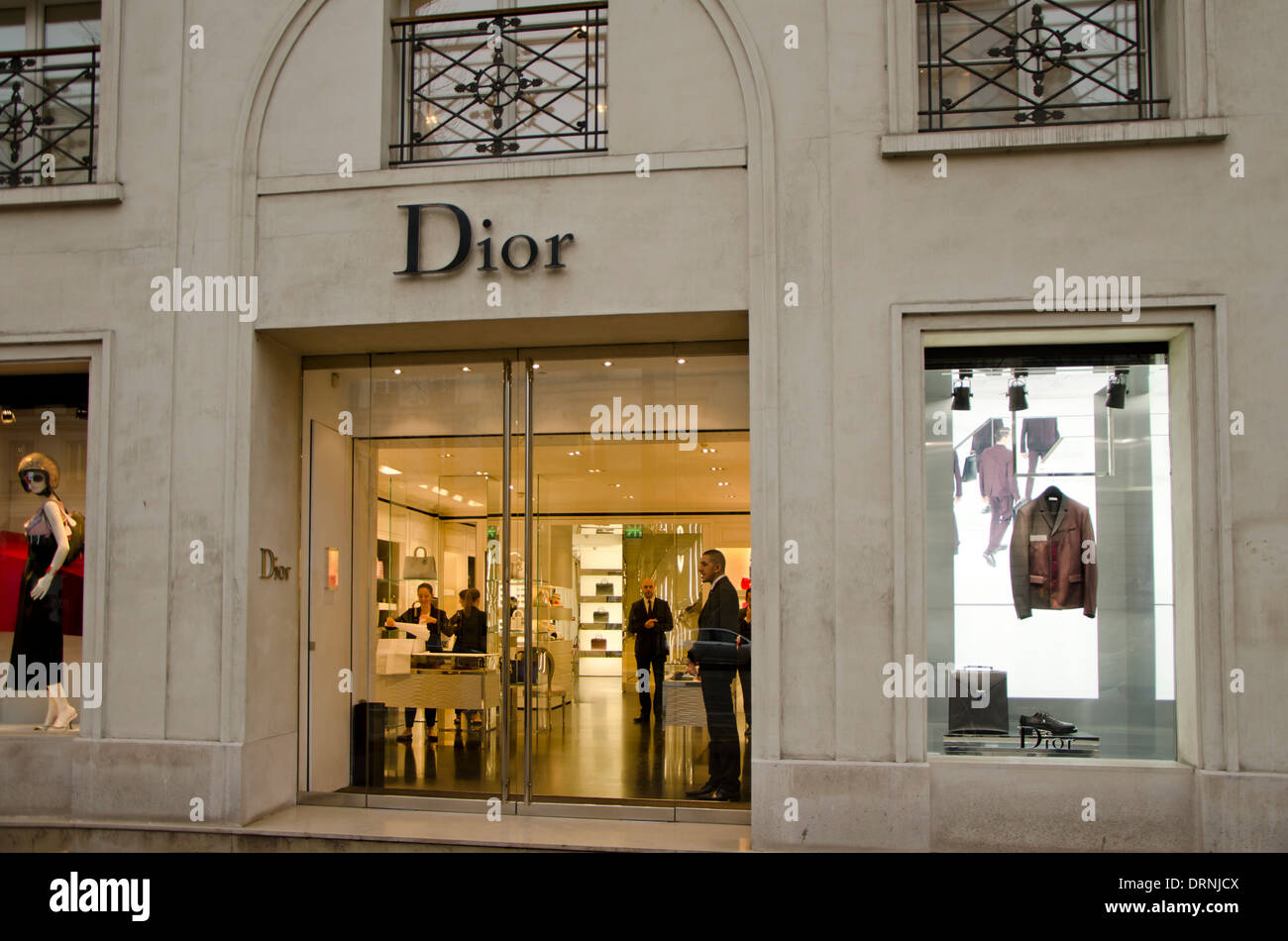 Façade d'une boutique de mode Christian Dior, boutique, à Paris, France