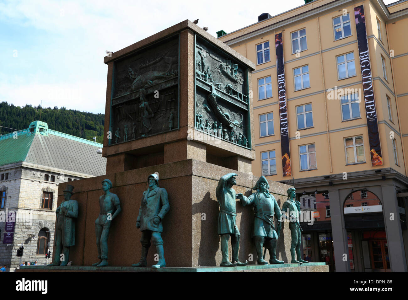 Le Sjømannsmonumentet marins (monument) dans la ville de Bergen, Torgallmenningen, la Norvège. Banque D'Images