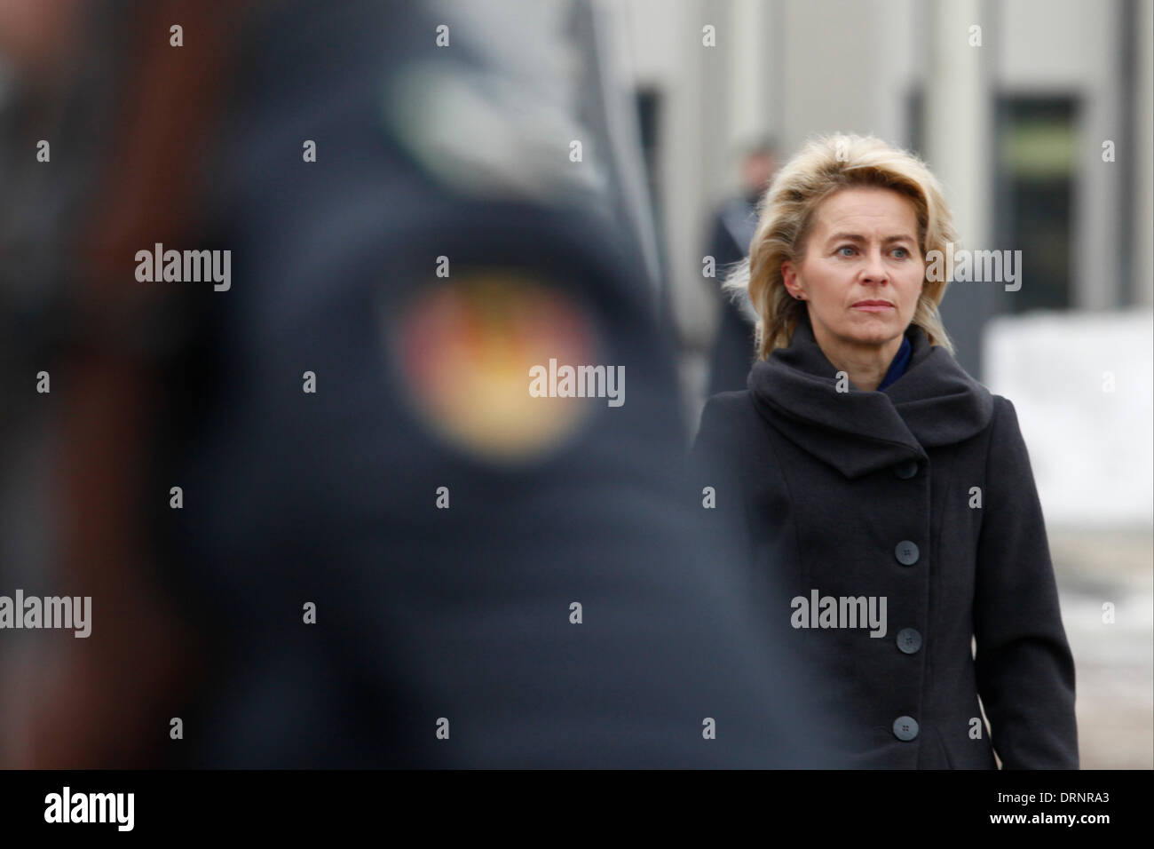 Berlin, Allemagne. Janvier 30th, 2014. Ursula von der Leyen (CDU), Ministre de la Défense, reçoit le ministre de la Défense israélien, Mosche 'Bogie' Jaalon, avec avec honneurs militaires et de donner un joint les déclarations de presse. / Photos : Ursula von der Leyen (CDU), Ministre de la Défense. Credit : Reynaldo Chaib Paganelli/Alamy Live News Banque D'Images