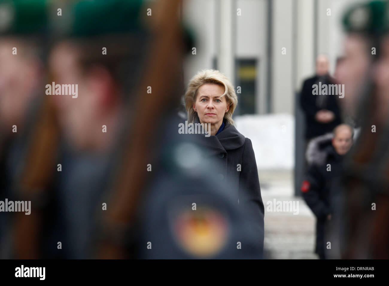 Berlin, Allemagne. Janvier 30th, 2014. Ursula von der Leyen (CDU), Ministre de la Défense, reçoit le ministre de la Défense israélien, Mosche 'Bogie' Jaalon, avec avec honneurs militaires et de donner un joint les déclarations de presse. / Photos : Ursula von der Leyen (CDU), Ministre de la Défense. Credit : Reynaldo Chaib Paganelli/Alamy Live News Banque D'Images