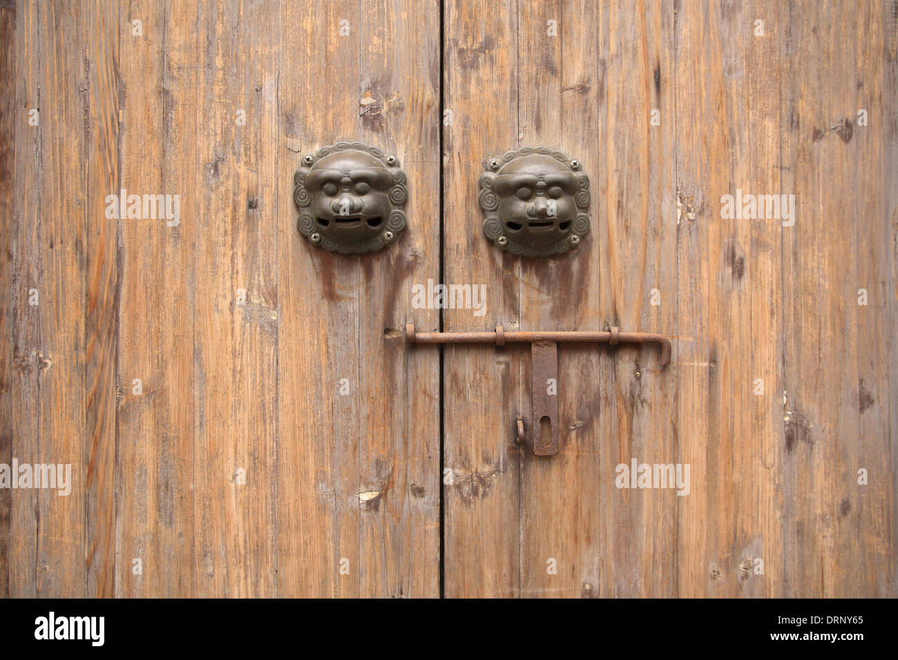 Porte en bois traditionnel chinois Banque D'Images