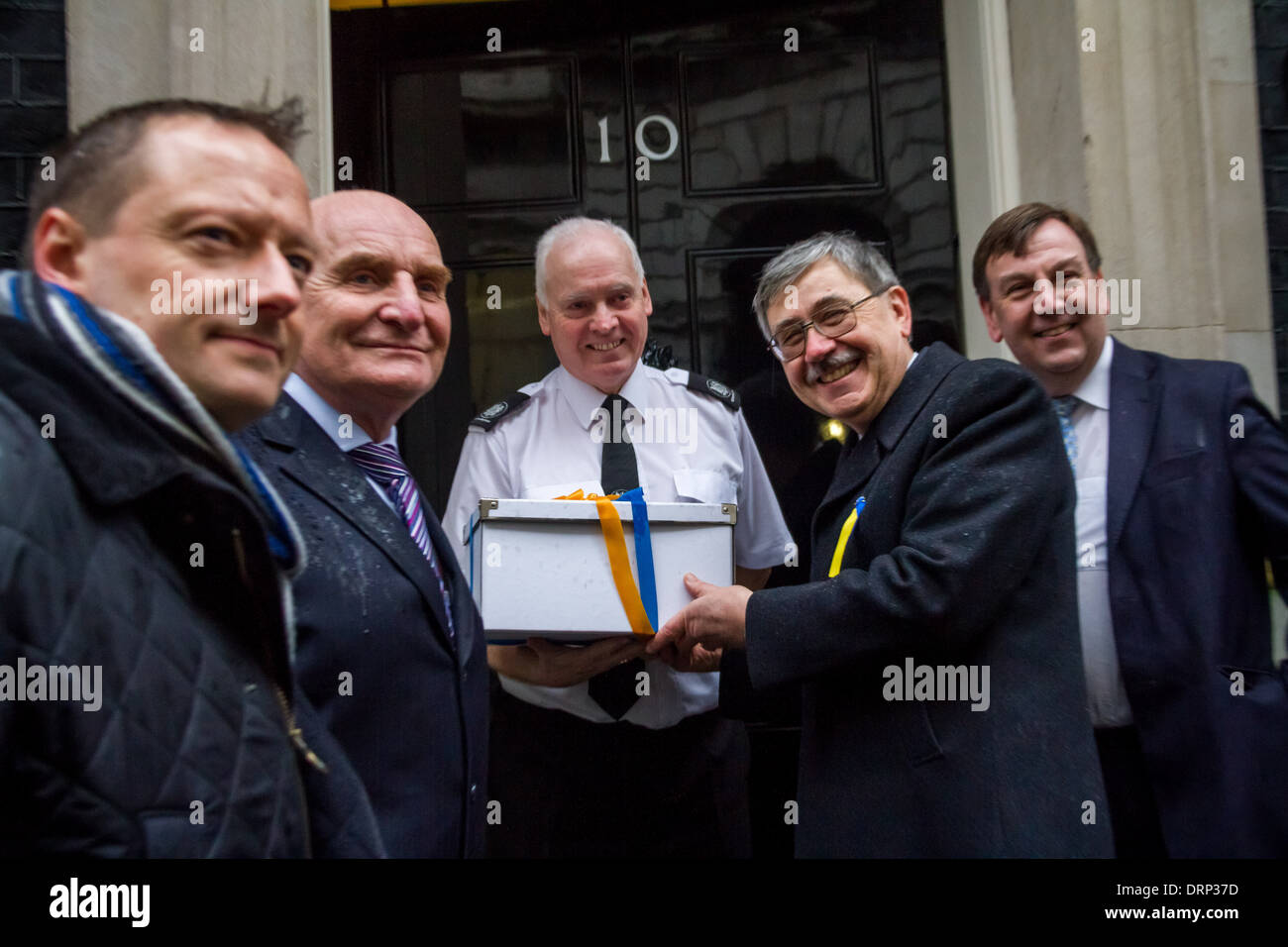 Pétition de protestation Euromaidan ukrainien au 10 Downing Street à Londres Banque D'Images