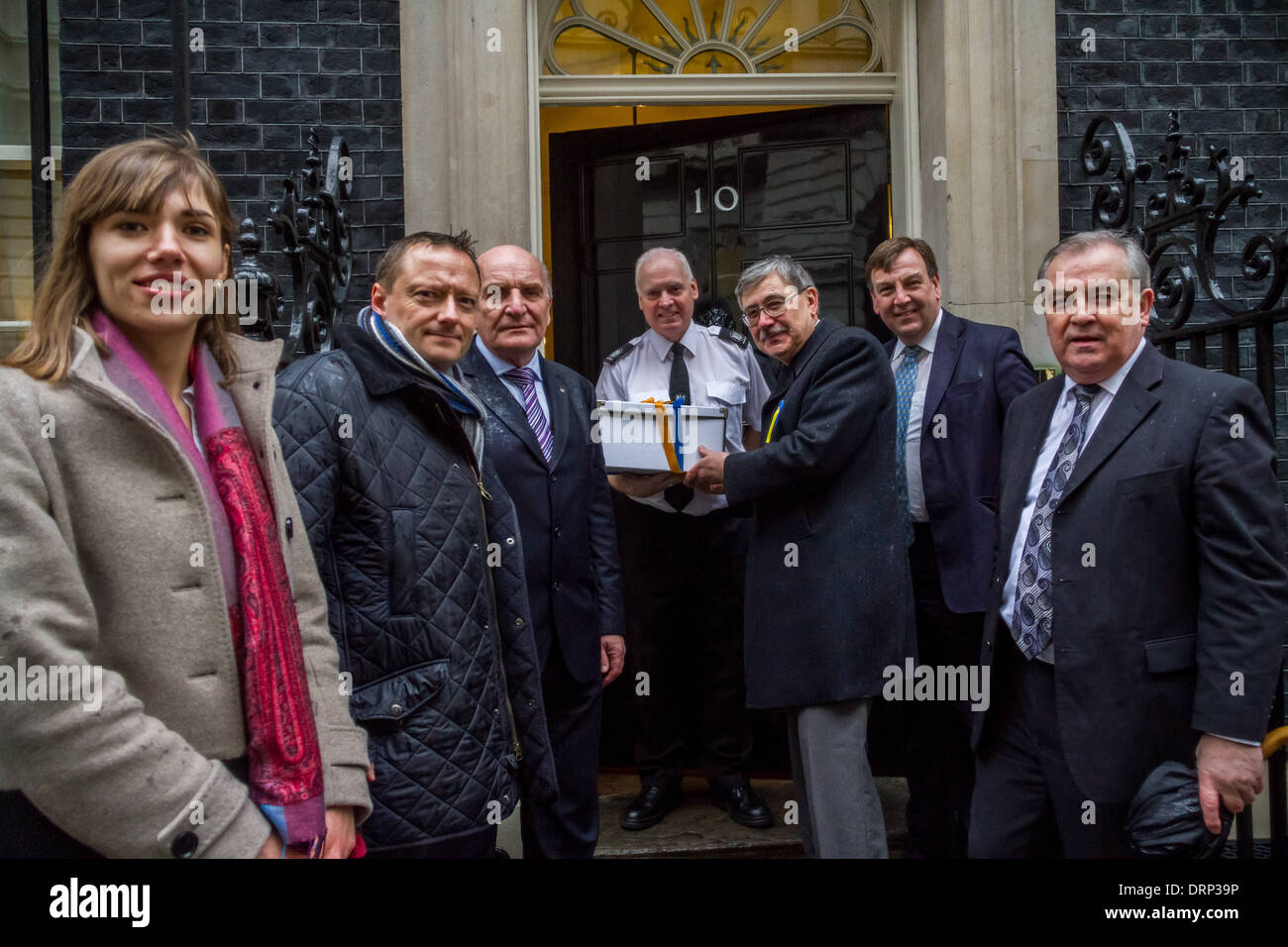 Pétition de protestation Euromaidan ukrainien au 10 Downing Street à Londres Banque D'Images