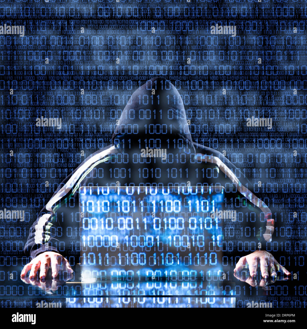 Hacker en attente de quelque chose avec un code binaire en arrière-plan Banque D'Images