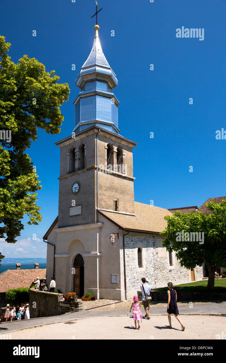 Visite touristique Saint Pancrace d'Yvoire église dans l'ancien quartier d'Yvoire par le Lac Léman, le Lac Léman, France Banque D'Images
