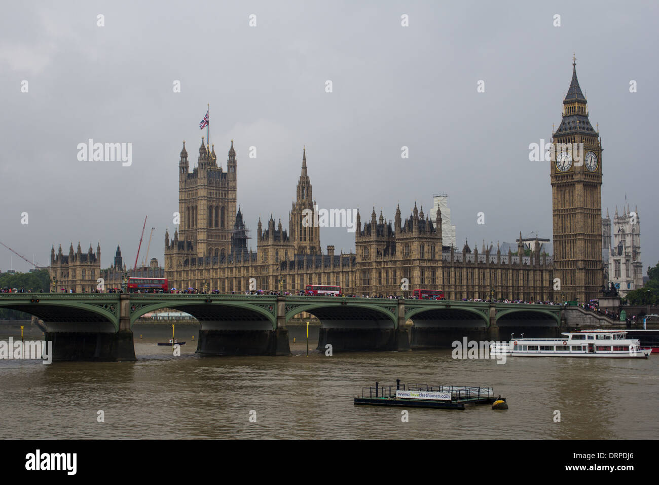 Londres, Royaume-Uni - 24 août 2013 : une vue de Westminster sur le côté lors d'un malheureux jour de pluie Banque D'Images