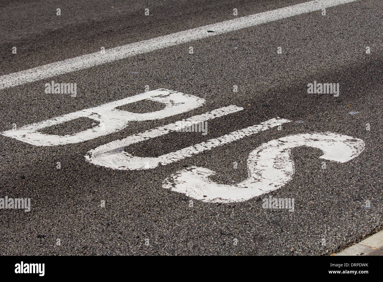 Inscrivez-vous pour un Bus Lane Banque D'Images