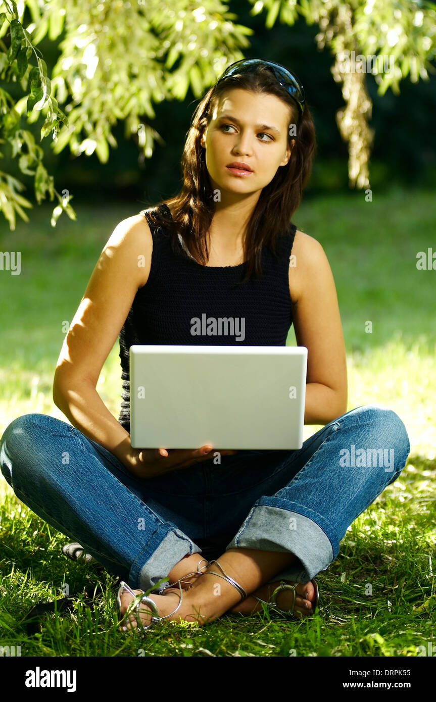 Woman with laptop Banque D'Images
