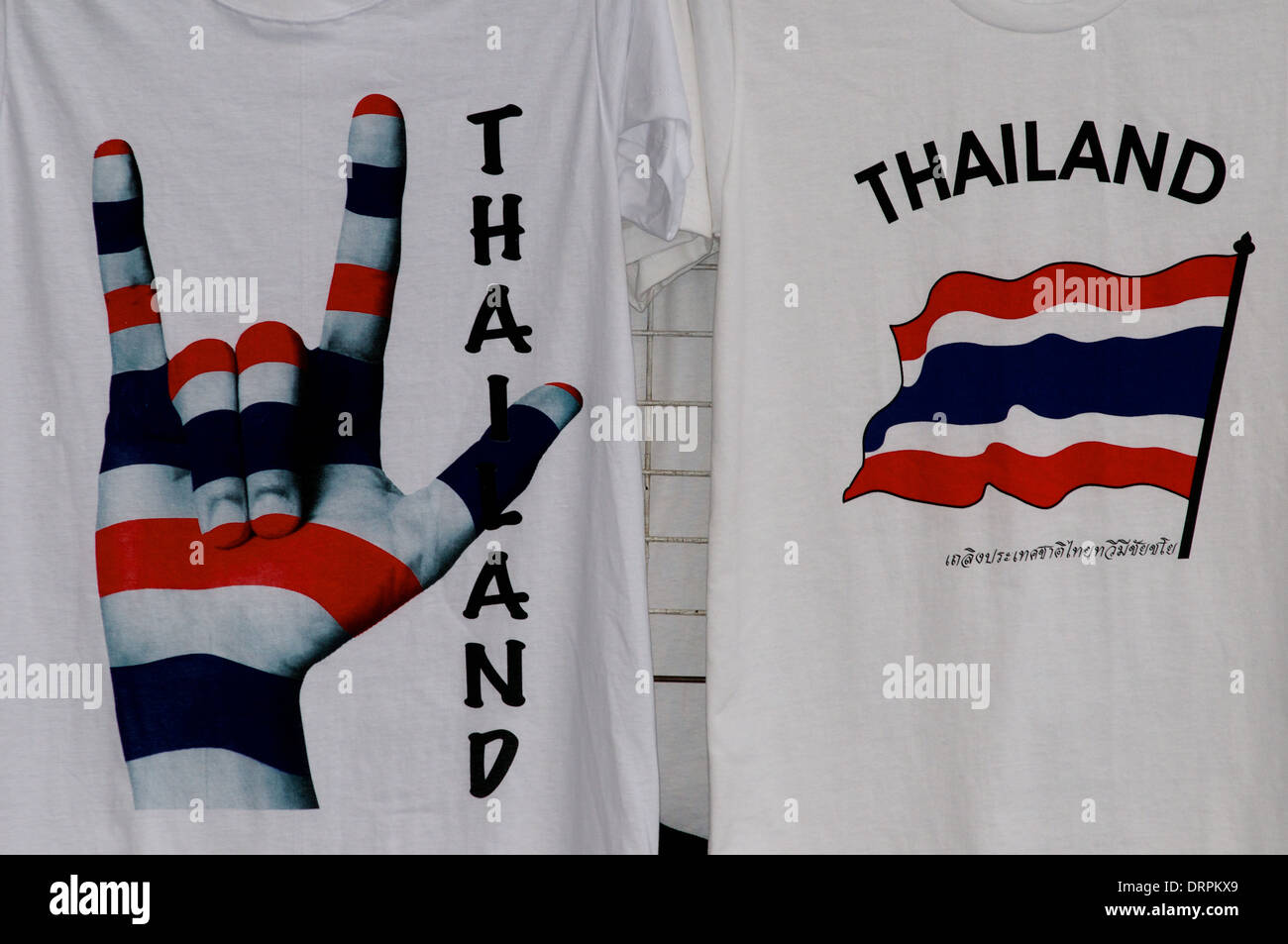 Bangkok 'SHUTDOWN' T-shirts avec drapeau national thaïlandais et couleurs. Bangkok, Thaïlande Banque D'Images