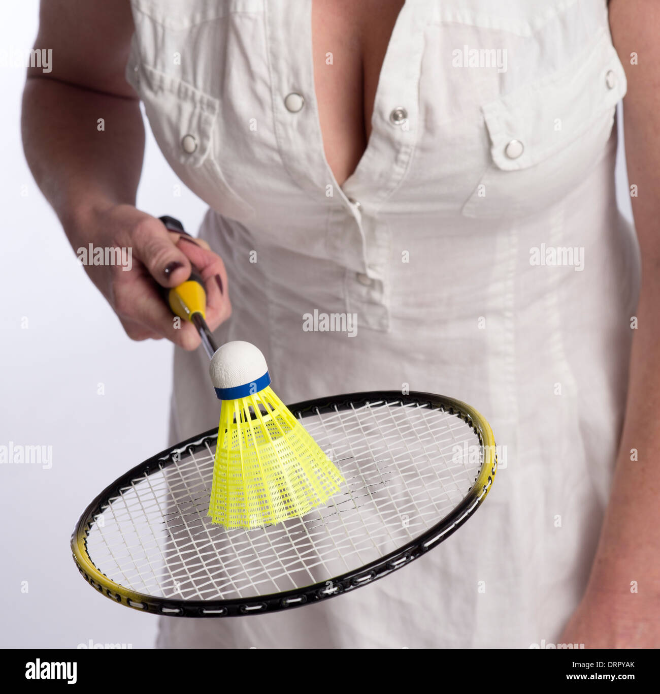 Portrait d'un joueur de badminton féminin holding volant Banque D'Images