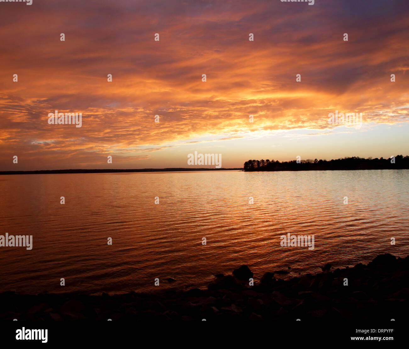 Coucher du soleil, le lac Murray, Columbia, SC photos par Catherine Brown Banque D'Images