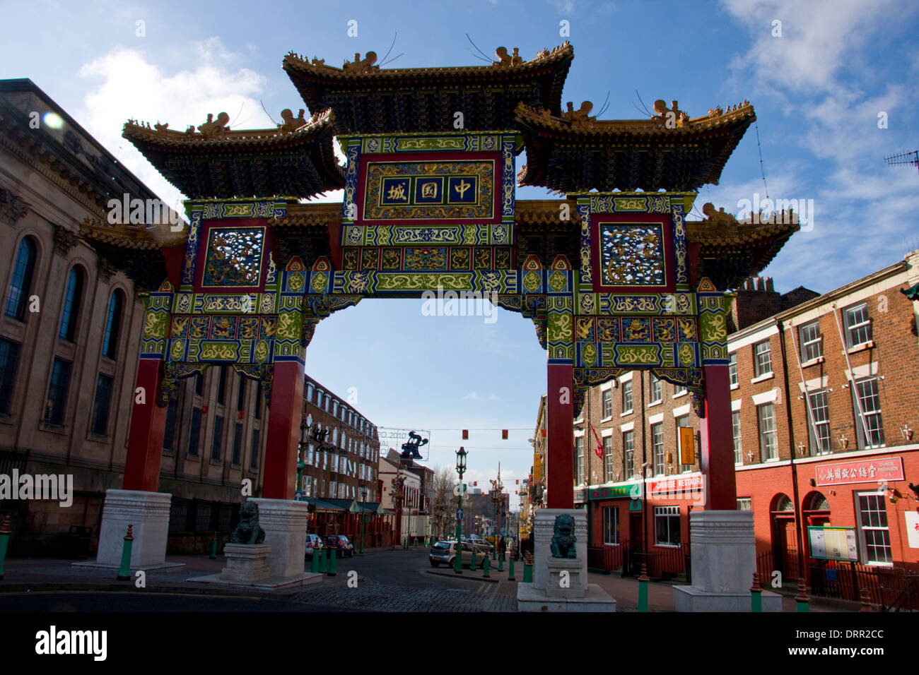 Chinatown Gate, Nelson Street, Liverpool. La plus grande arche à travées multiples de son genre à l'extérieur de la Chine, construit en 2000. Banque D'Images