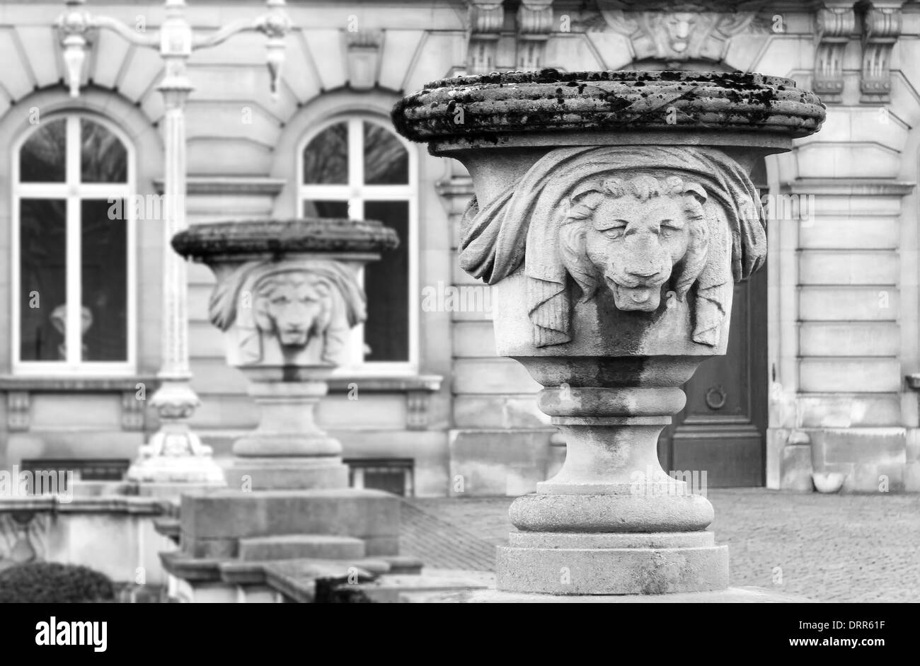 Sculptures en face du Palais Royal de Belgique à Bruxelles Banque D'Images