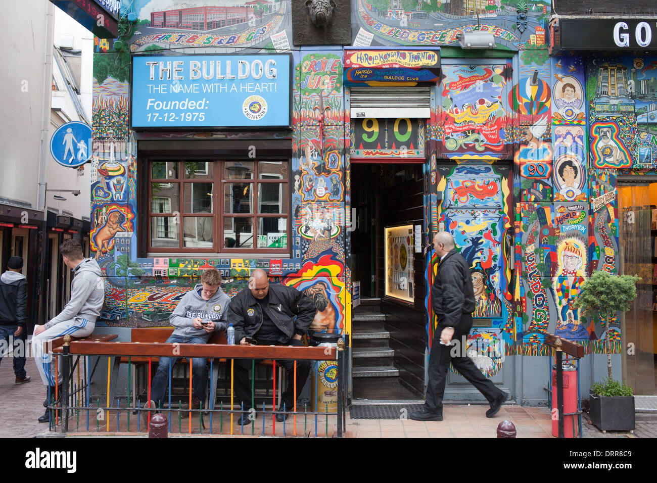 Le Bulldog coffee shop dans le Quartier Rouge d'Amsterdam, Hollande, Pays- Bas Photo Stock - Alamy