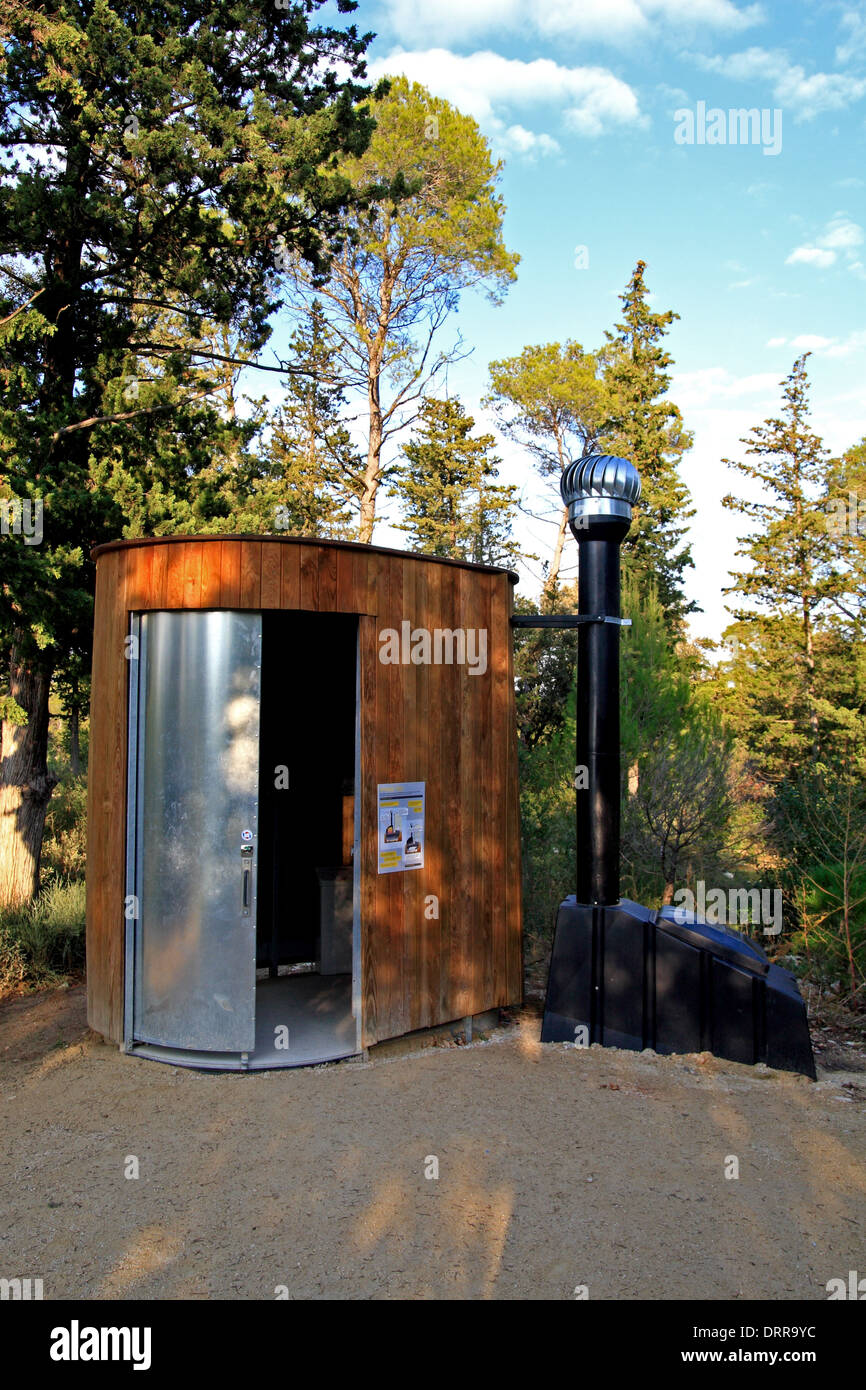 Toilettes écologiques' Enviroloo toilettes sèches, le Zoo de Montpellier,  Languedoc Roussillon, France Photo Stock - Alamy