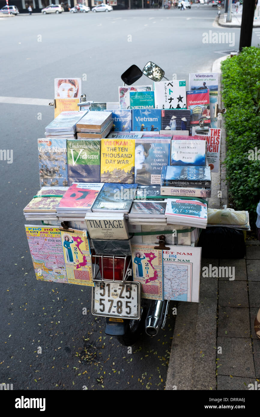 Faux ou faux livres en vente a Ho Chi Minh City Banque D'Images