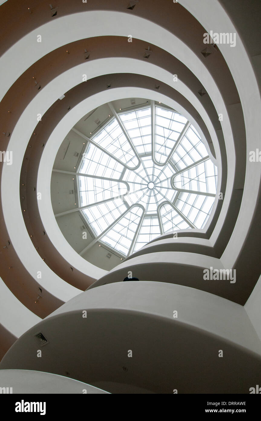 USA, New York, New York, Manhattan, Upper East Side, Museum Mile, Guggenheim Museum, de l'intérieur par Frank Lloyd Wright Banque D'Images