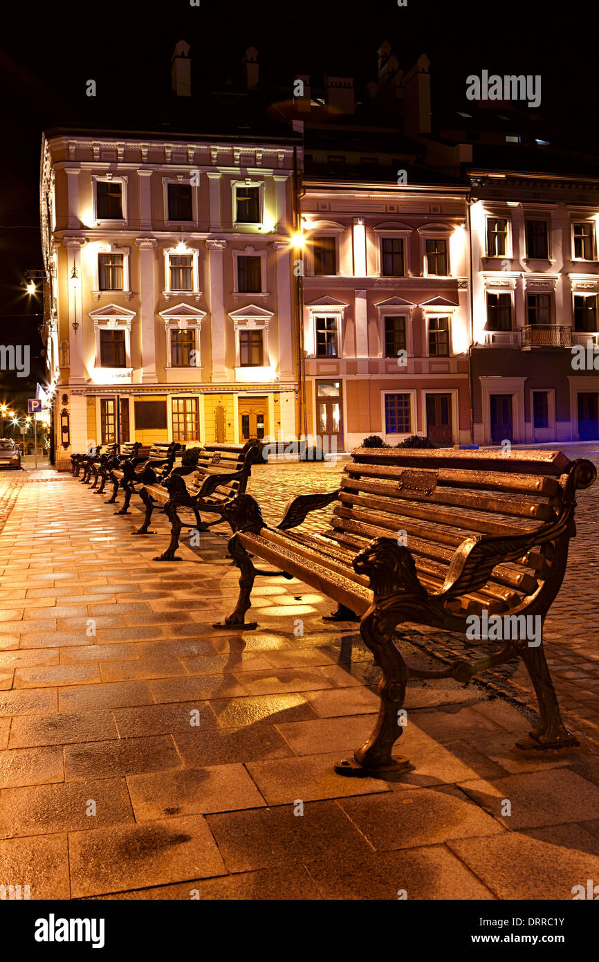 Vue nocturne de la vieille ville européenne Banque D'Images
