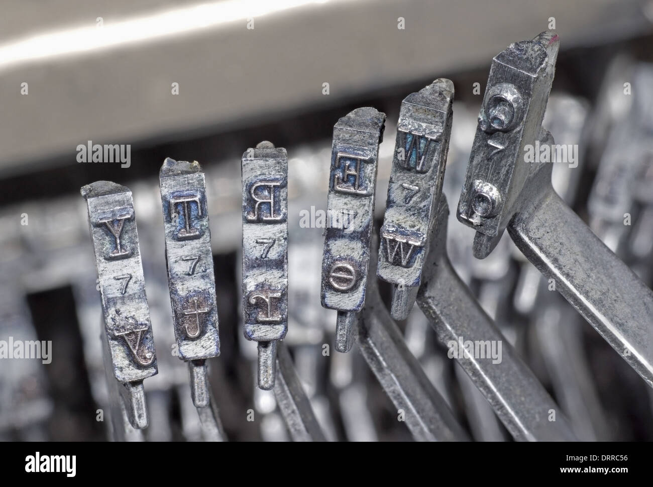 Gros plan des lettres q w e r t y dans une machine à écrire Banque D'Images