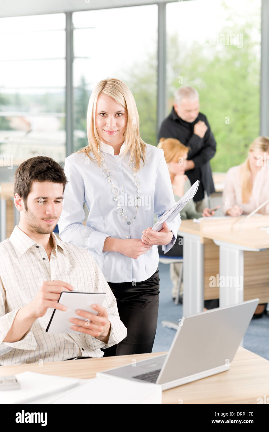 Portrait d'étudiant businesspeople in office Banque D'Images