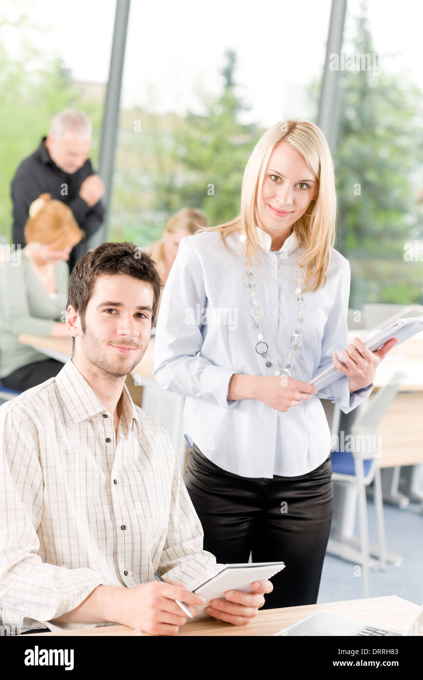 Portrait d'étudiant businesspeople in office Banque D'Images