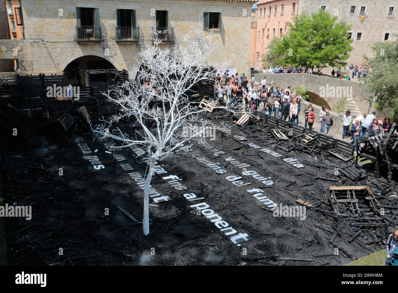 Girona Flower Show - que l'affichage a été incendiée par des pyromanes en 2013 et laissé d'être vu par le public dans le cadre du salon Banque D'Images