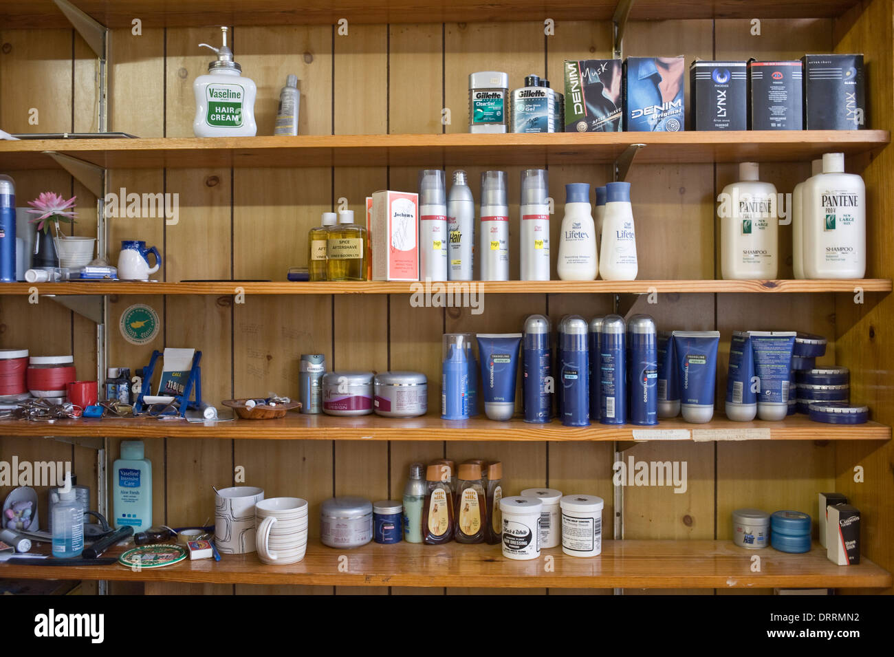 Un traditionnel des gels, rasoirs et hairspray à vendre Banque D'Images