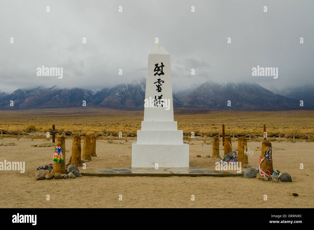 Monument à Manzanar a WW2 camp de prisonniers que tiendra l'ère Américains japonais situé dans une région désertique à distance en Californie Banque D'Images