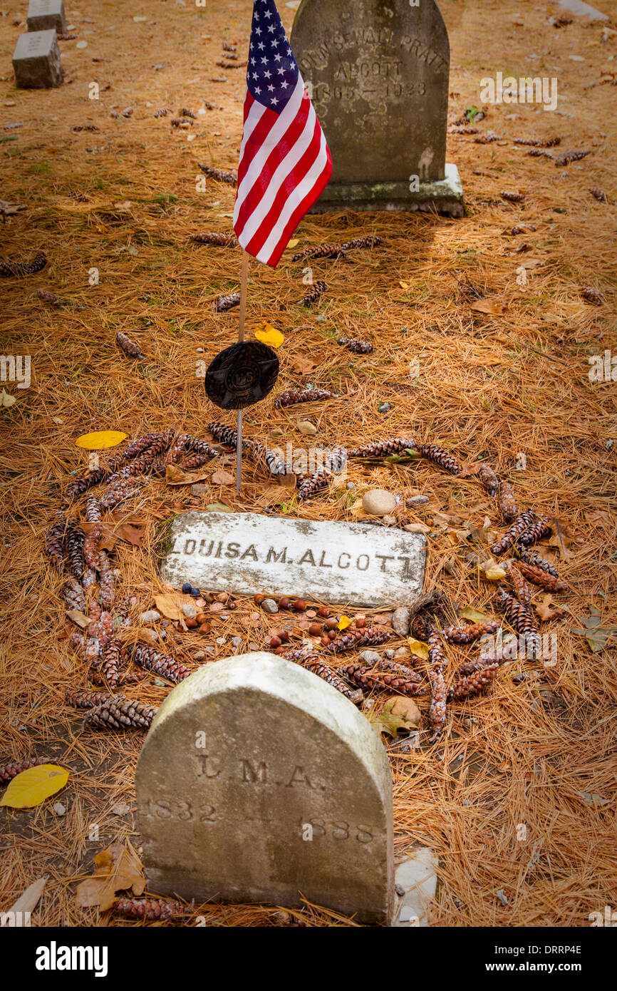 La tombe de Louisa May Alcott, dans le cimetière de Sleepy Hollow Concord, Massachusetts, USA Banque D'Images