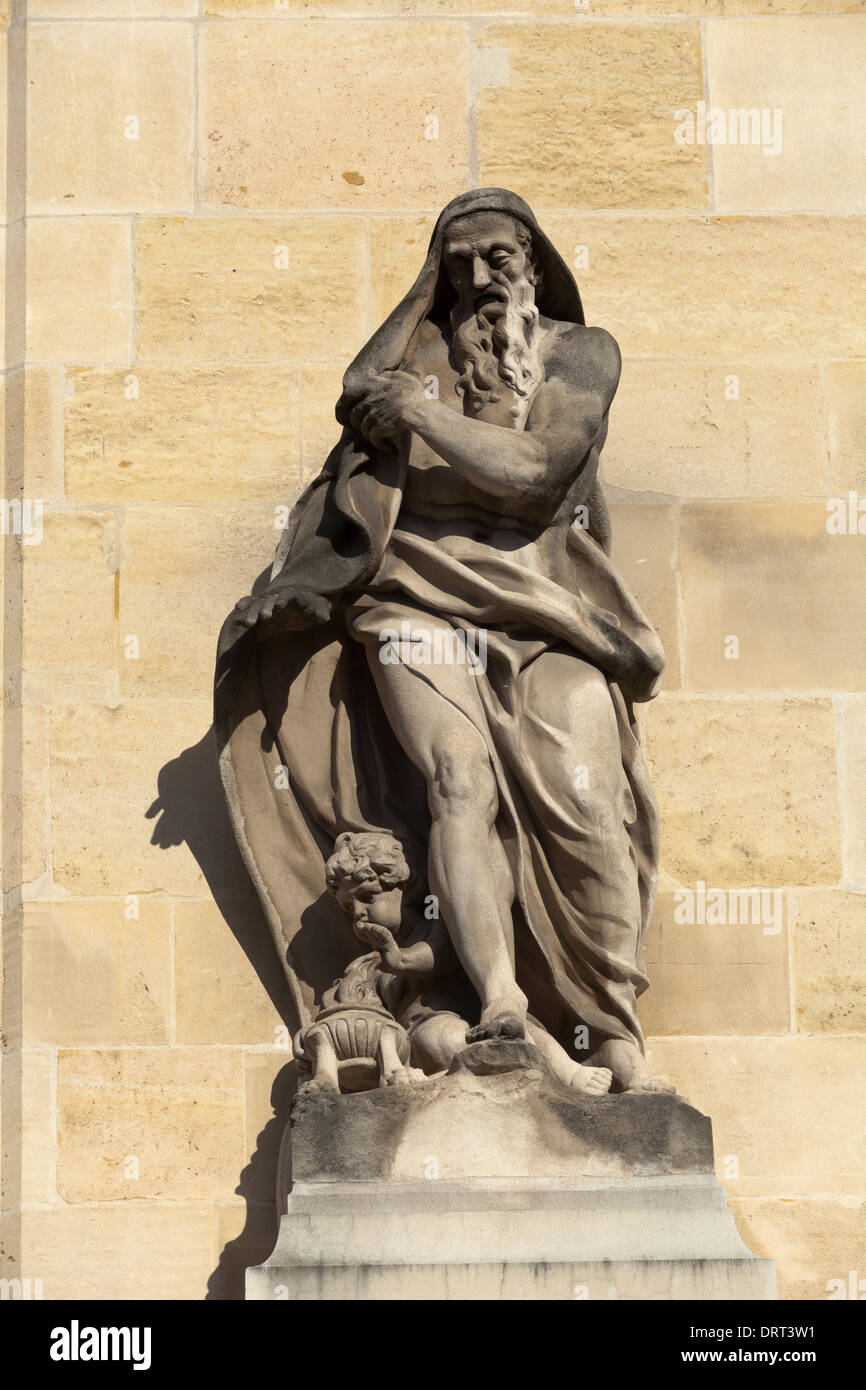 'Winter' - l'une des quatre saisons des statues (des copies) par Robert Le Lorrain (1666 - 1743) à l'hôtel de Soubise, Paris, France Banque D'Images